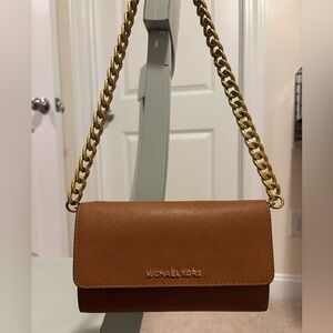 NWOT MICHAEL KORS WALLET/CLUTCH PURSE WITH GOLD CHAIN